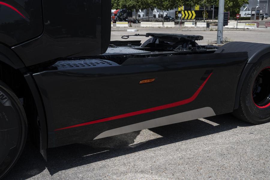 Детали экстерьера Iveco S-WAY Fit Cab Concept 2019 года  (фото 4 из 13)